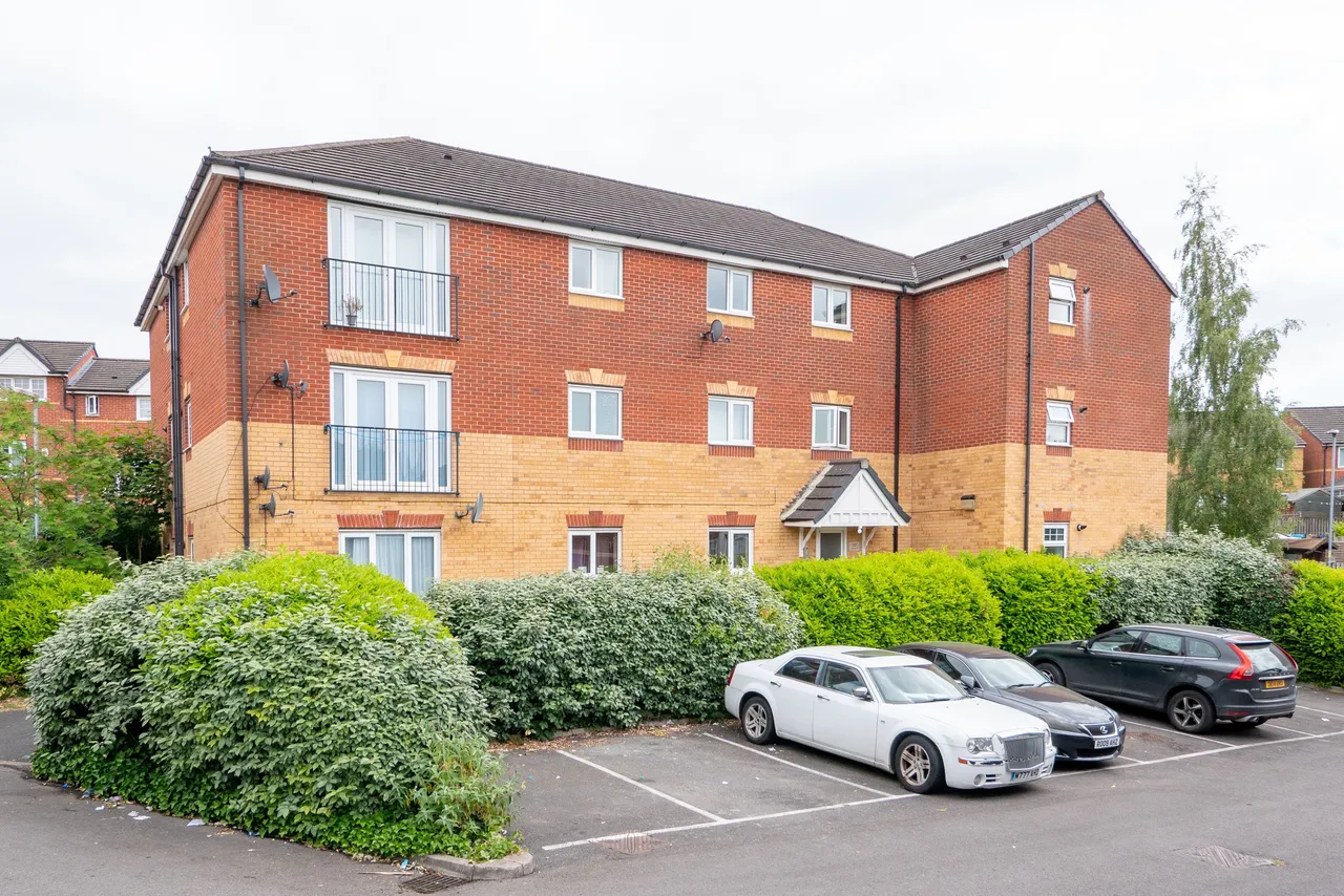 2 bed flat for sale — Deanery Court, Cheetham Hill, M8