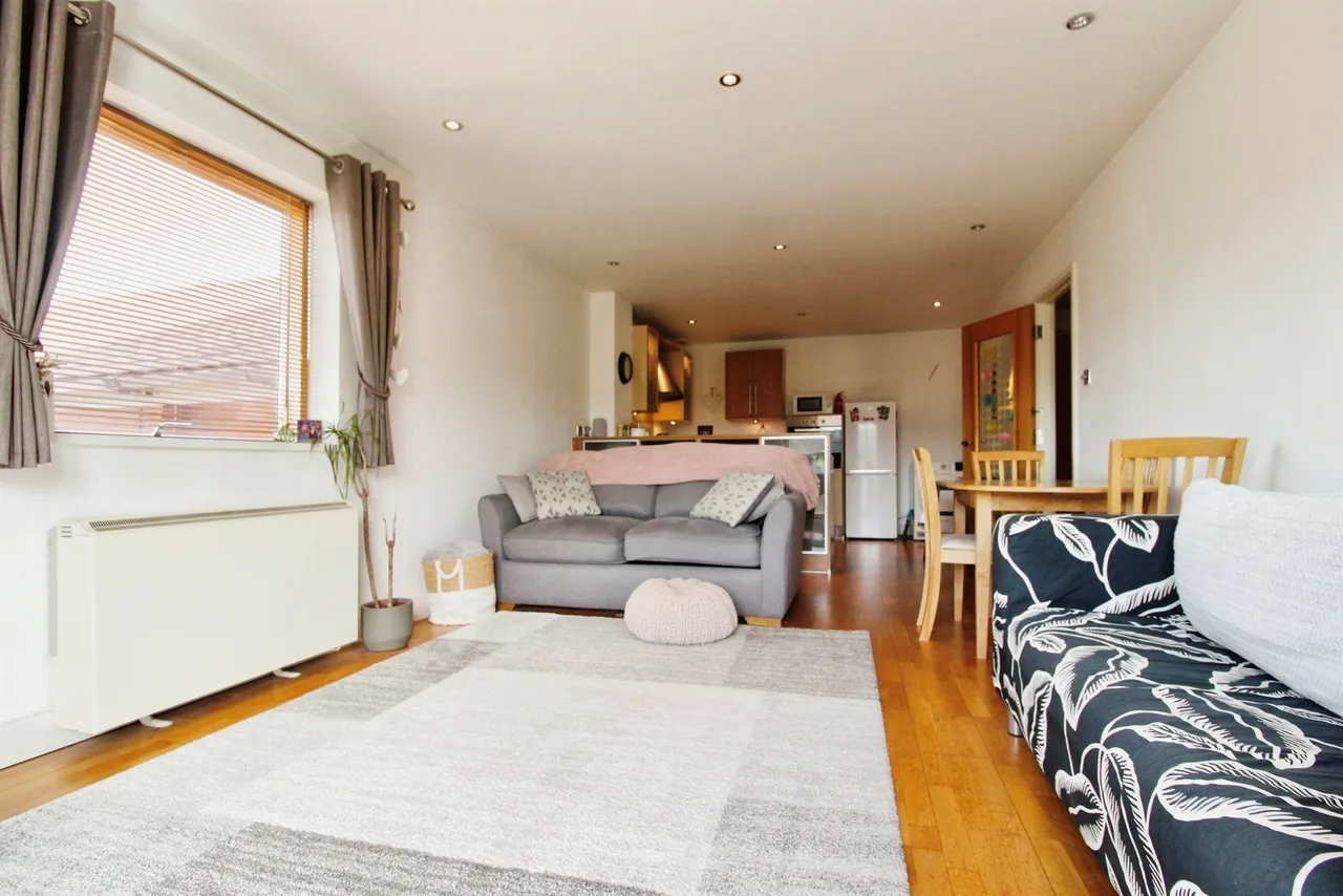 Henke Court, Cardiff, CF10, photo 5