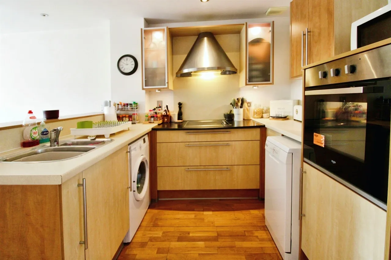 Henke Court, Cardiff, CF10, photo 3