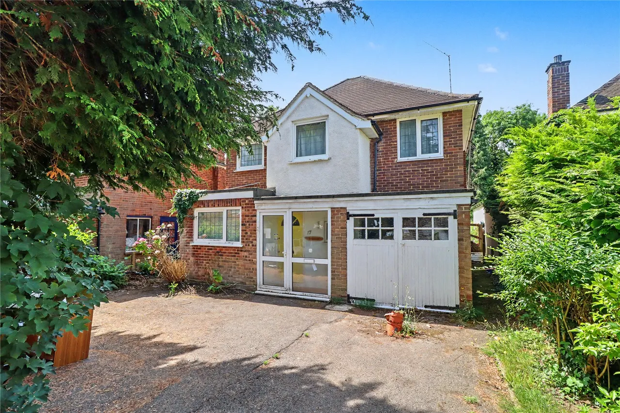 4 bed house for sale, Turnoak Avenue, Woking, GU22