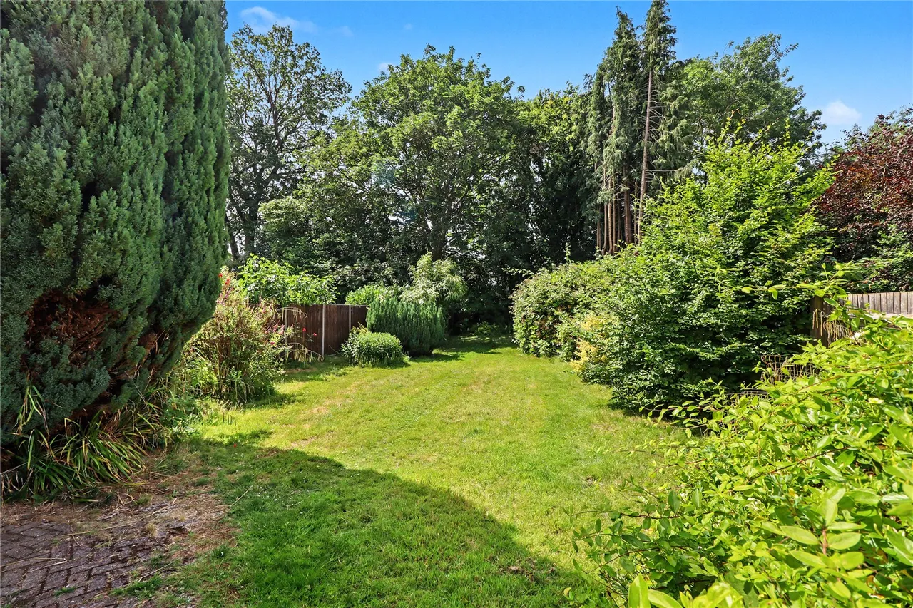 Turnoak Avenue, Woking, GU22, photo 14