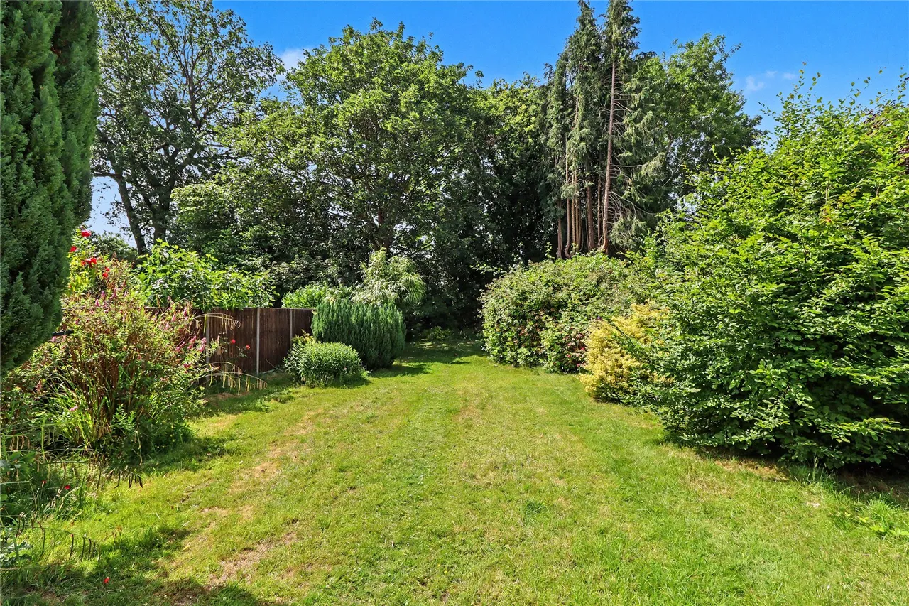 Turnoak Avenue, Woking, GU22, photo 8