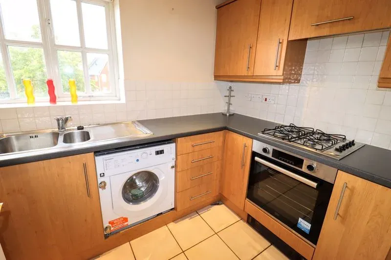 Knaresborough Court, Bletchley, Milton Keynes, Buckinghamshire, MK3 7DS, photo 3