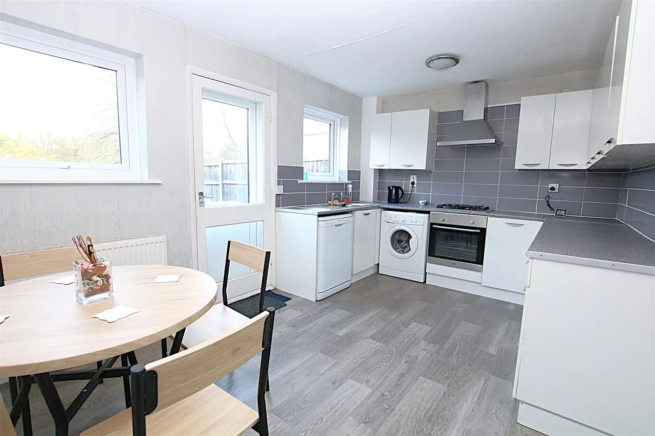 Annesley Close, Abington Vale, photo 2