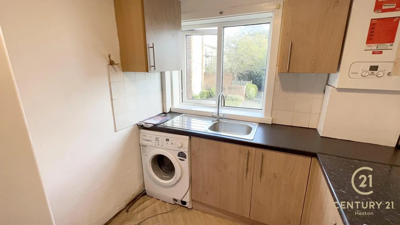 Sandown Close, Hounslow, TW5, photo 4