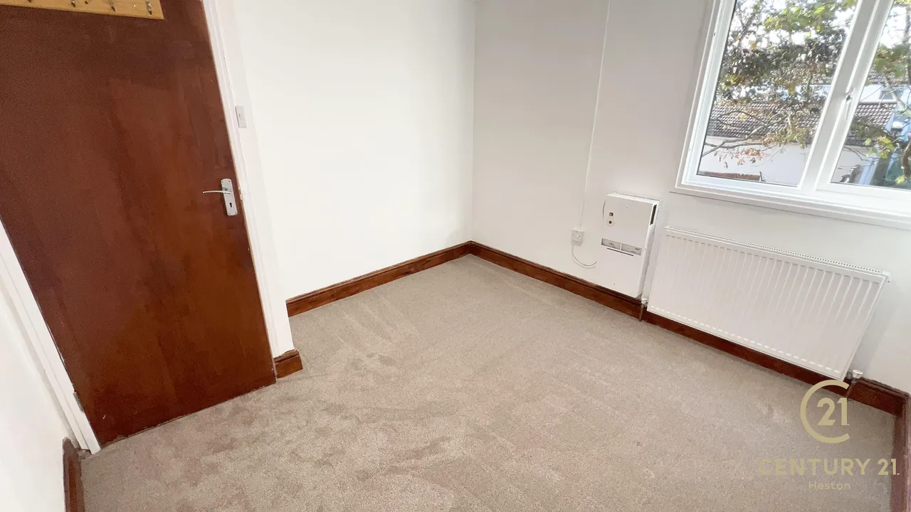 Sandown Close, Hounslow, TW5, photo 6