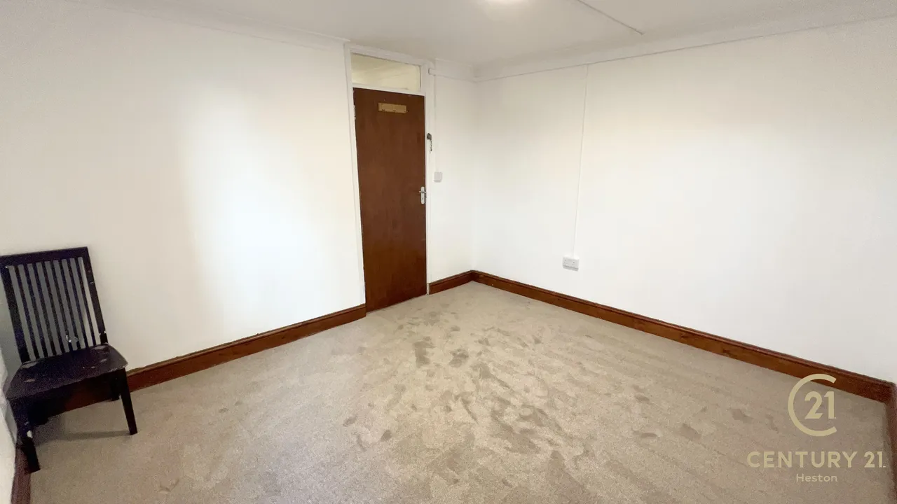 Sandown Close, Hounslow, TW5, photo 7