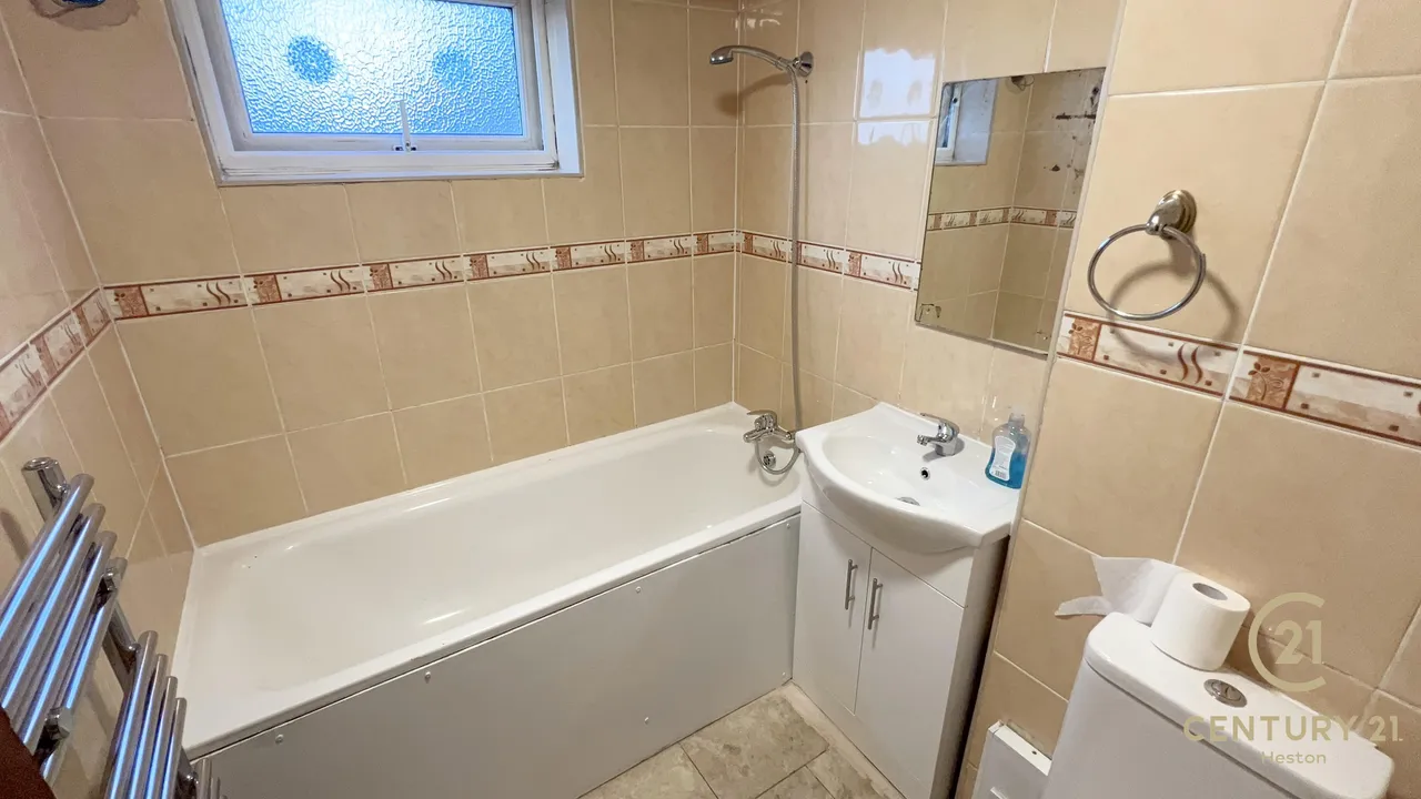 Sandown Close, Hounslow, TW5, photo 9