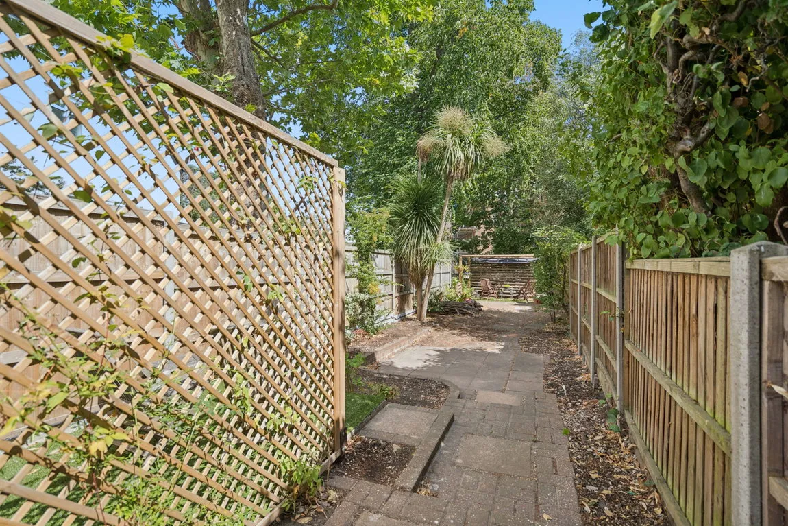 Waxwell Lane, Pinner, HA5, photo 12