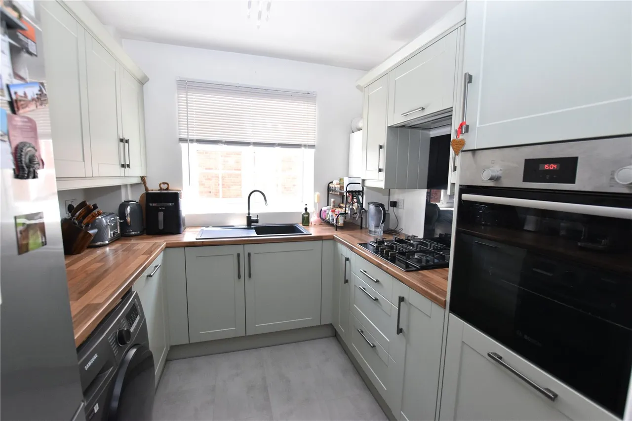 Alexandra Road, Farnborough, Hampshire, GU14 6ED, photo 3