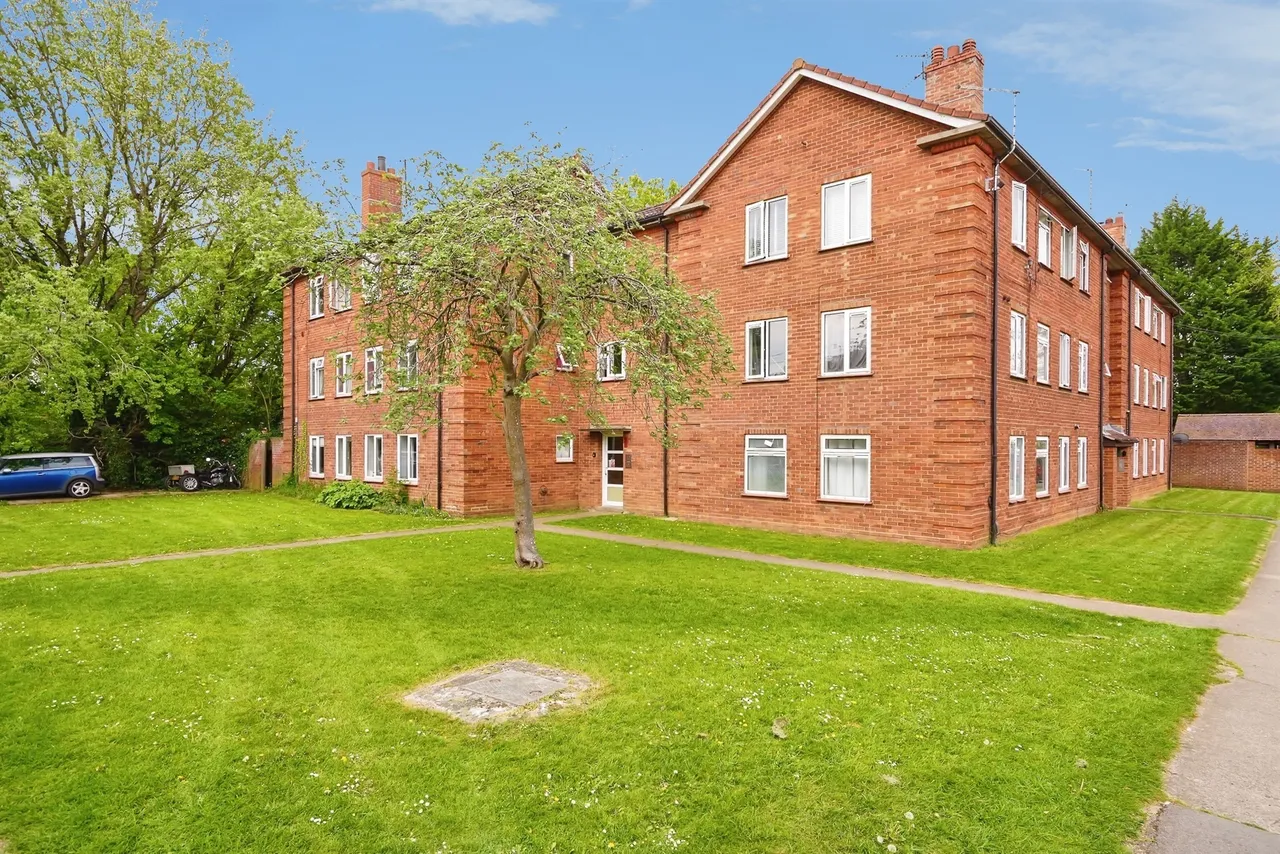 2 bed flat for sale — Northcourt Road, ABINGDON