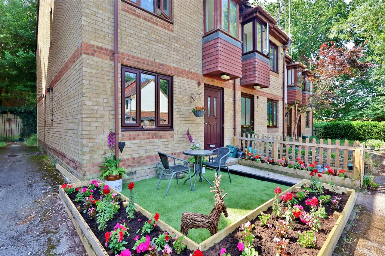 1 bed flat for sale, Perleybrooke Lane, Goldsworth Park, GU21
