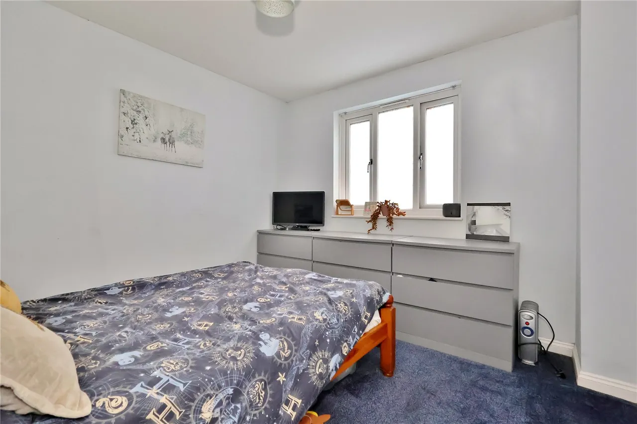 Perleybrooke Lane, Goldsworth Park, GU21, photo 7
