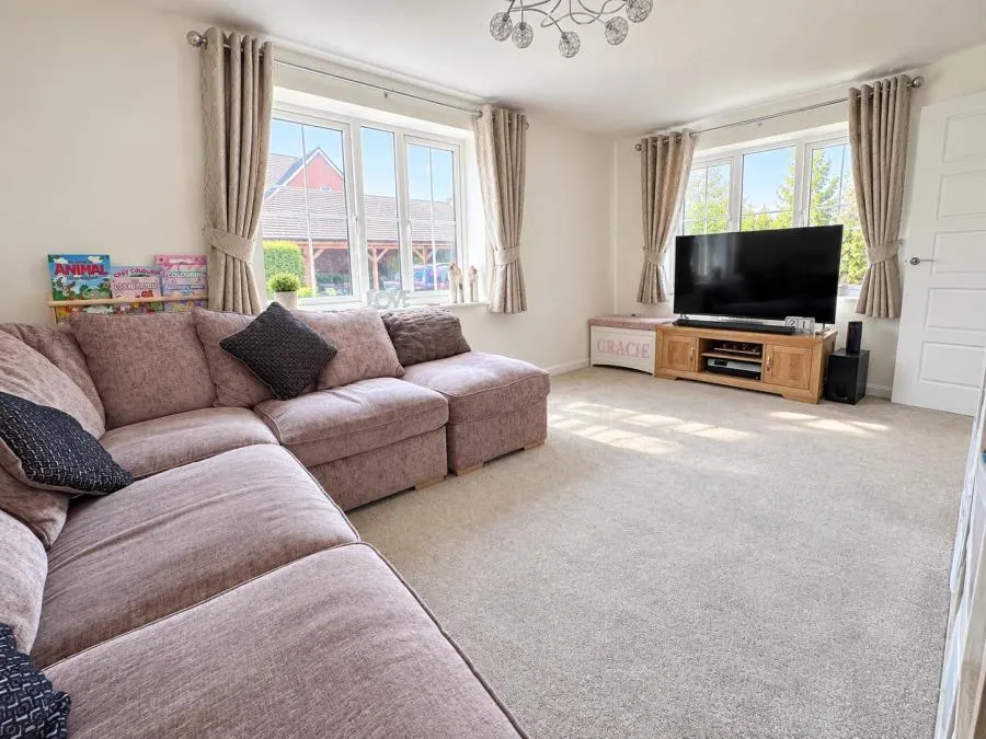 Carriage Road, Broughton, HP22, photo 2