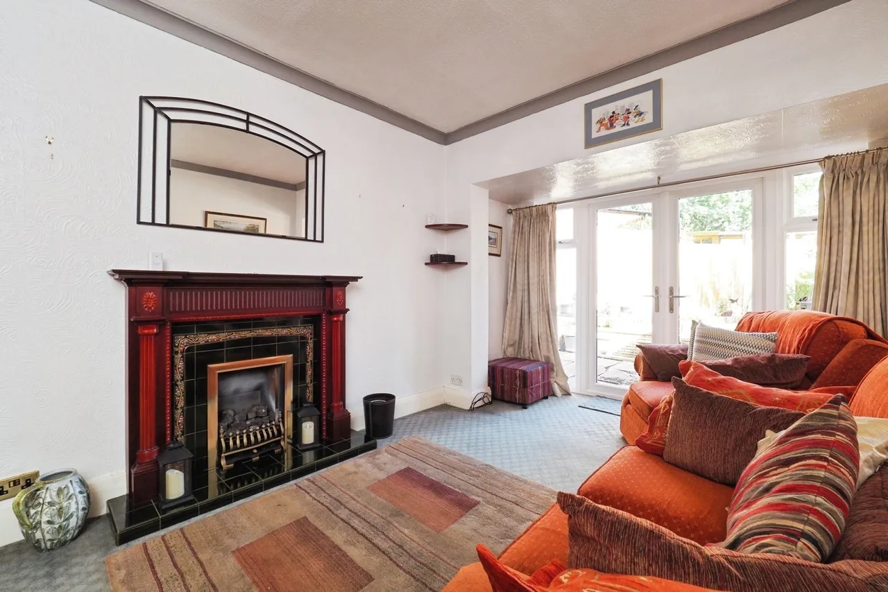 Larch Crescent, Beeston, Nottingham, Nottinghamshire, NG9, photo 3