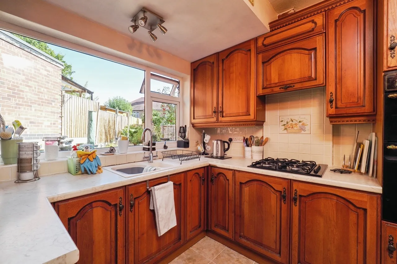 Larch Crescent, Beeston, Nottingham, Nottinghamshire, NG9, photo 2