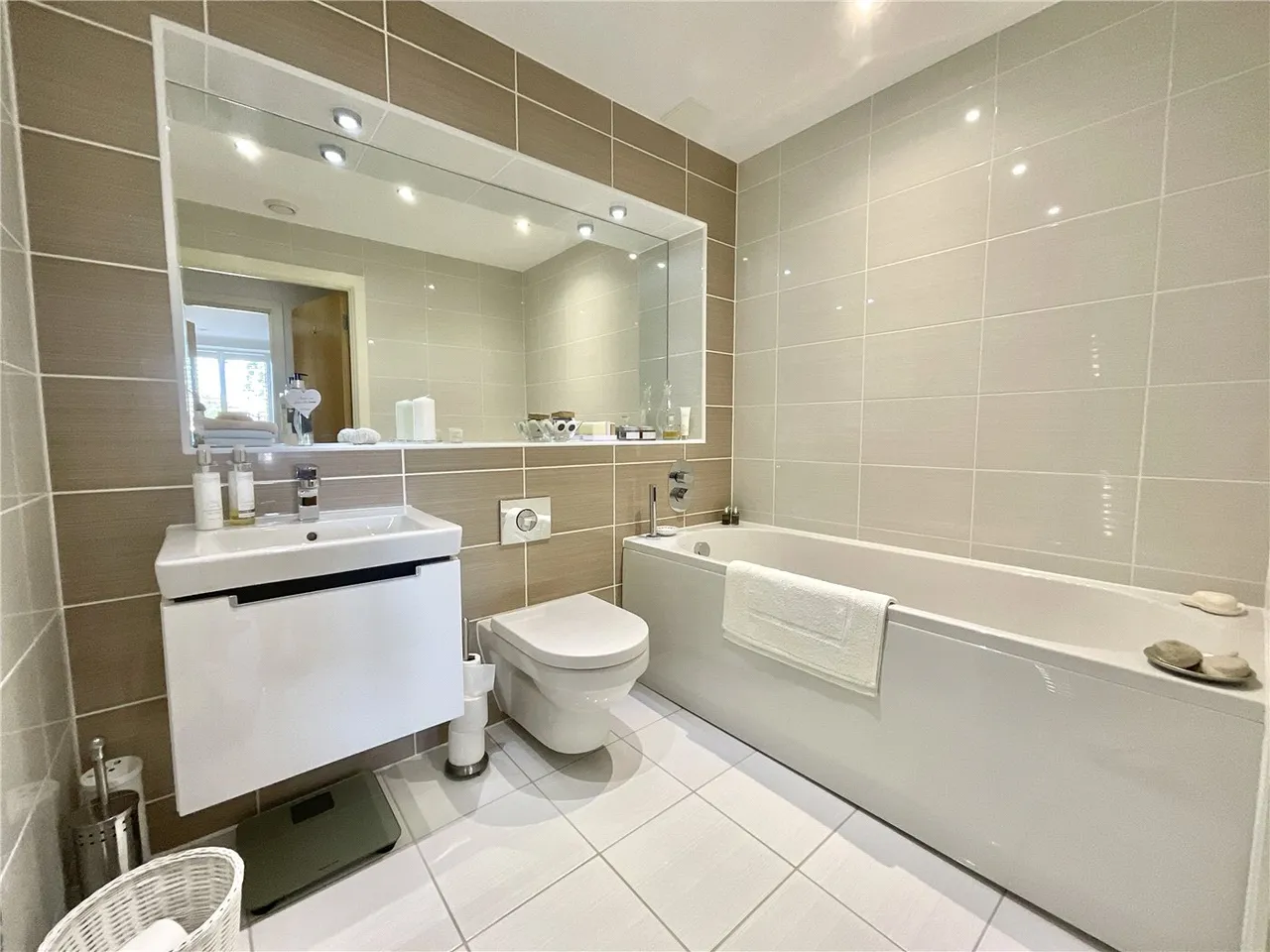 Seascape, 27 Wharncliffe Road, Highcliffe, Dorset, BH23, photo 4