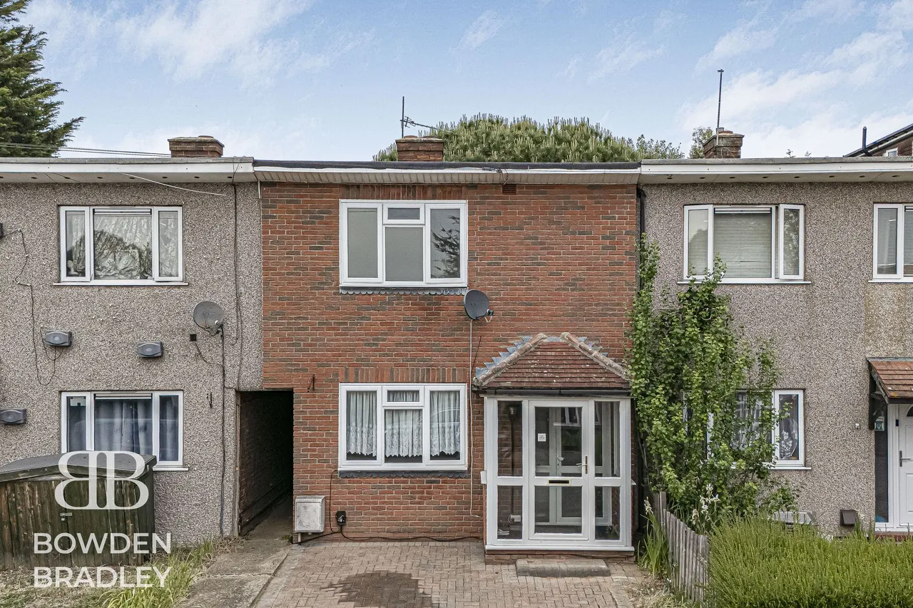 2 bed house for sale — Burrow Road, Chigwell, IG7