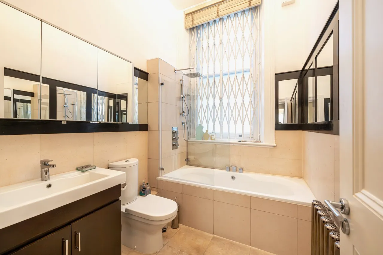Northumberland Avenue, Charing Cross, WC2N, photo 25
