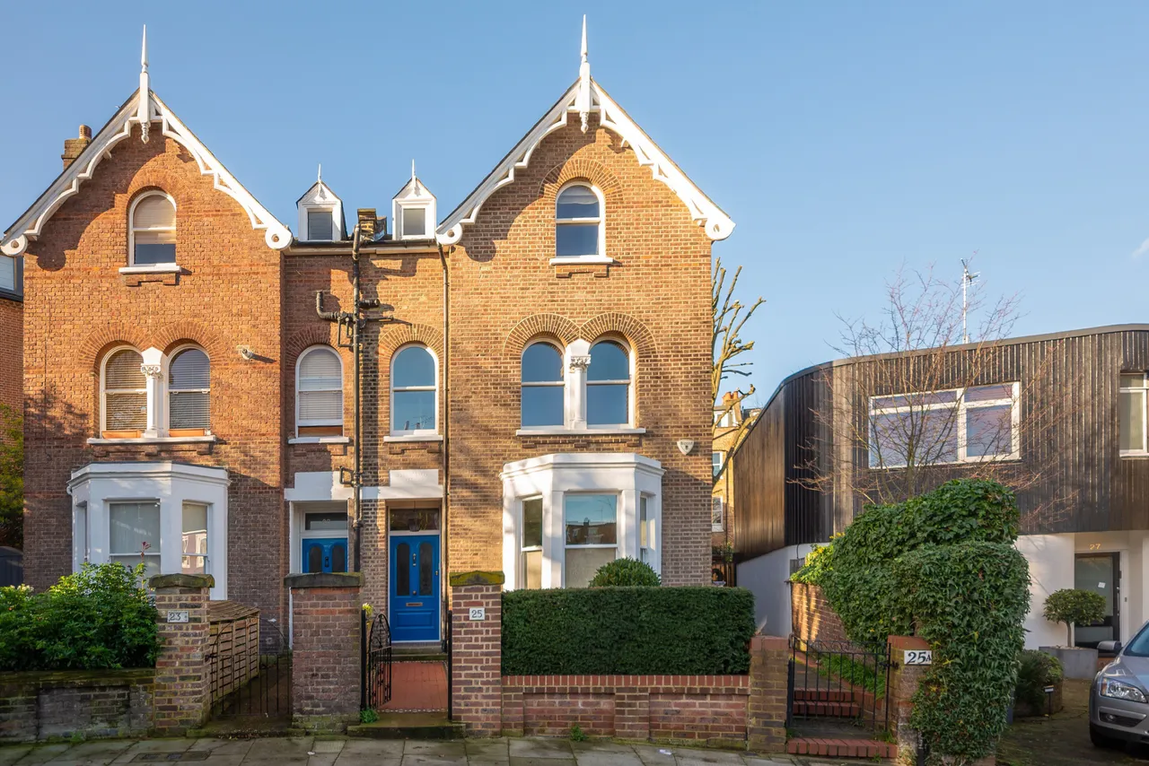 3 bed flat to rent, London, NW3