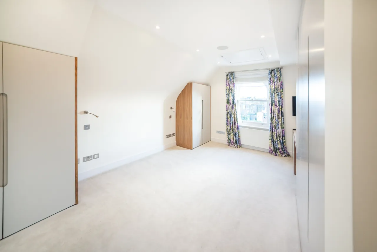London, NW3, photo 3
