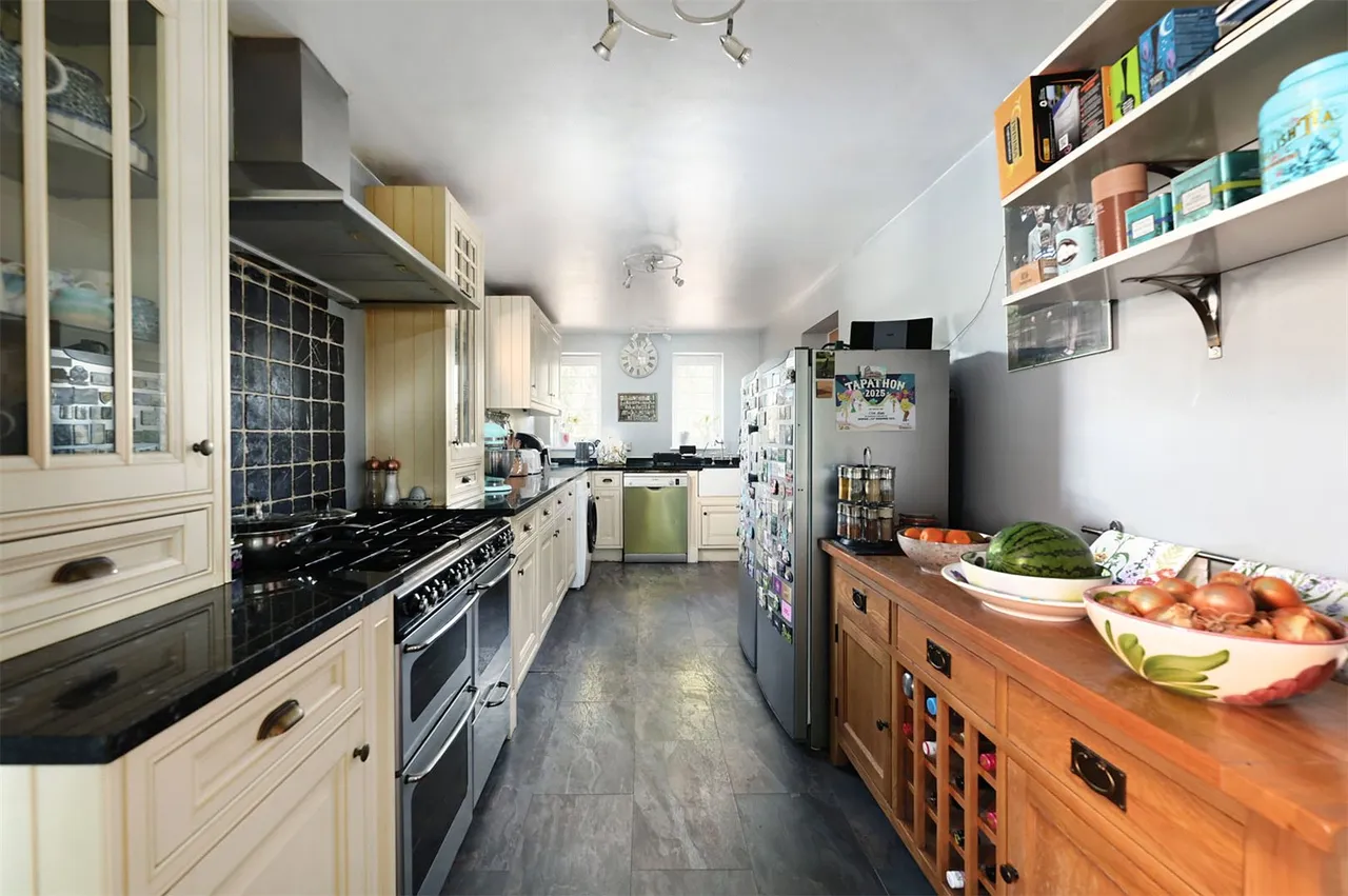 Sandy Lane, Hartley Wintney, Hook, Hampshire, RG27 8DT, photo 5