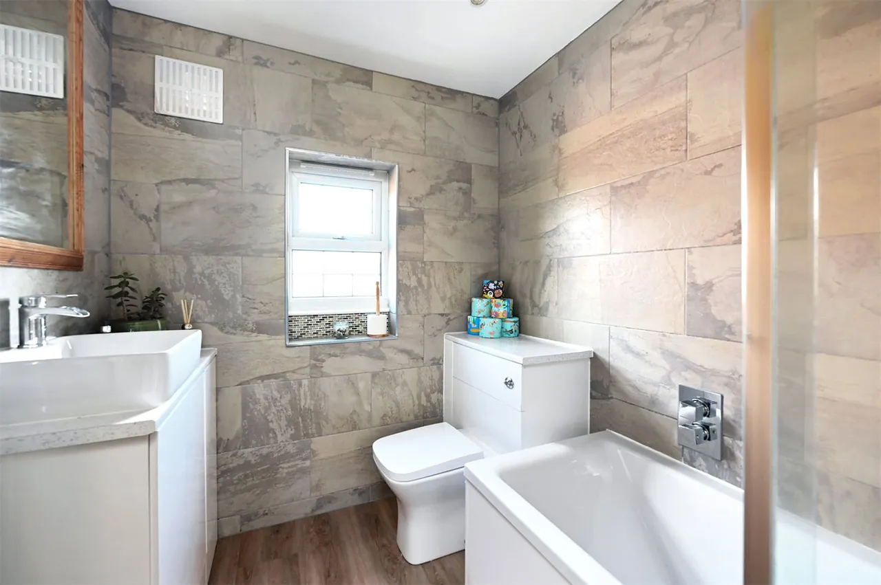 Sandy Lane, Hartley Wintney, Hook, Hampshire, RG27 8DT, photo 11
