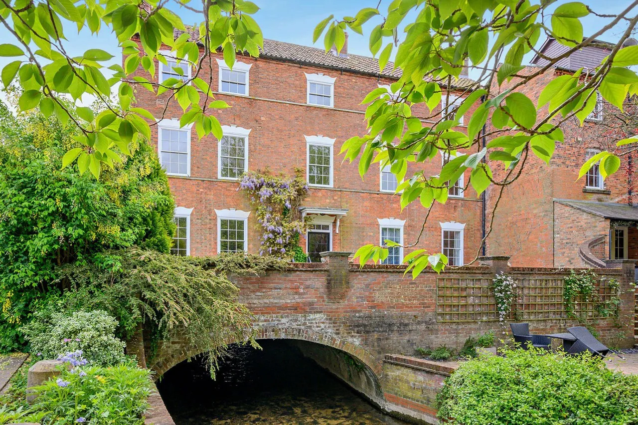 Bridge End Road, Grantham, Lincolnshire, NG31 7ES, photo 3