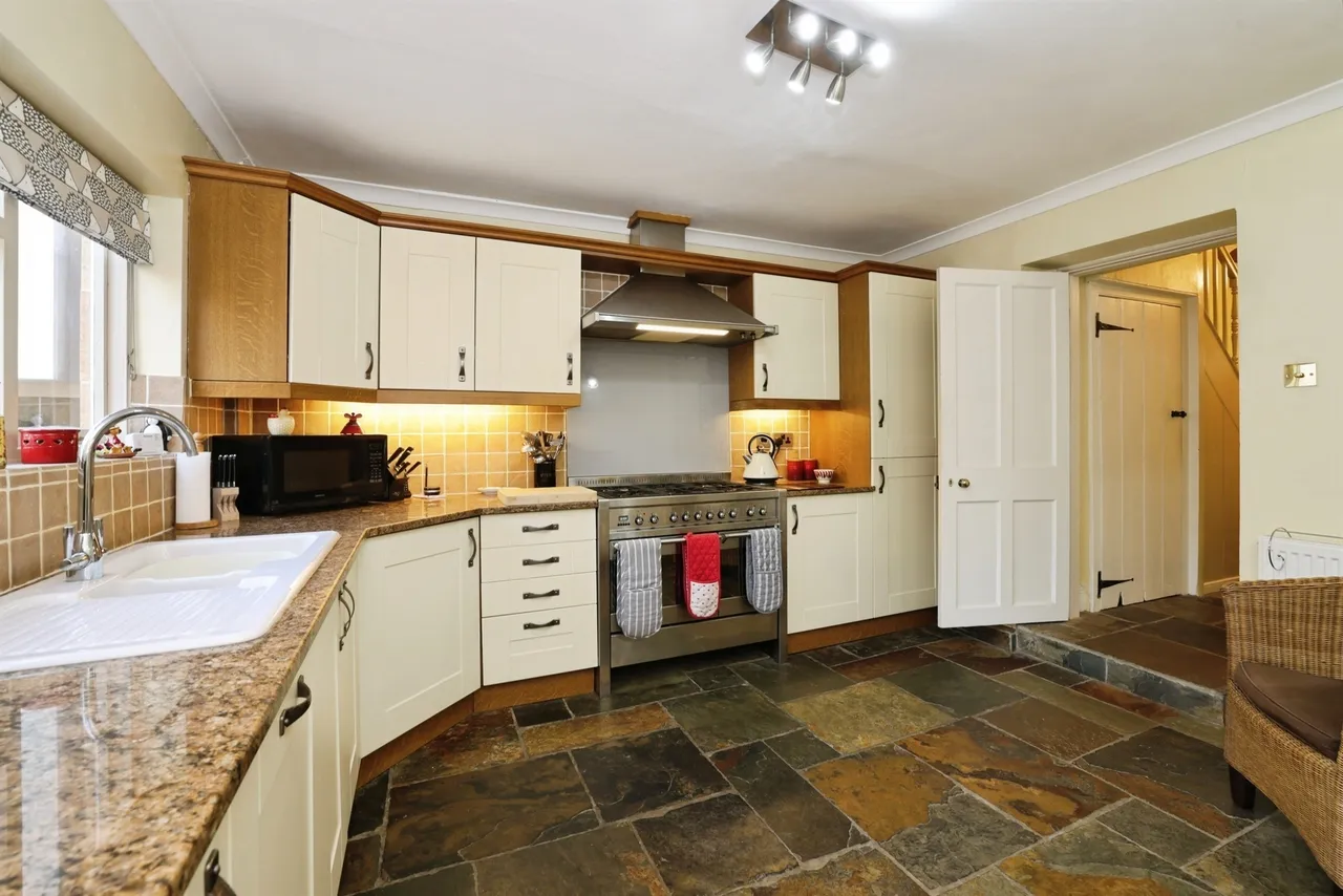 The Green, Calne, photo 5