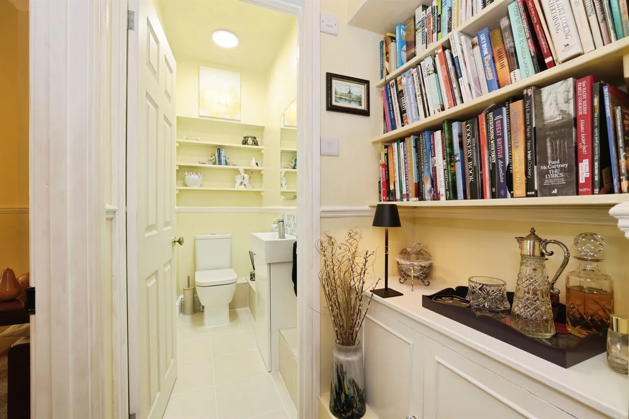 The Green, Calne, photo 7