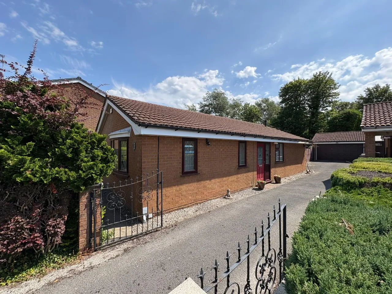 3 bed house for sale — Westerham Close, Brandlesholme, BL8 4PP