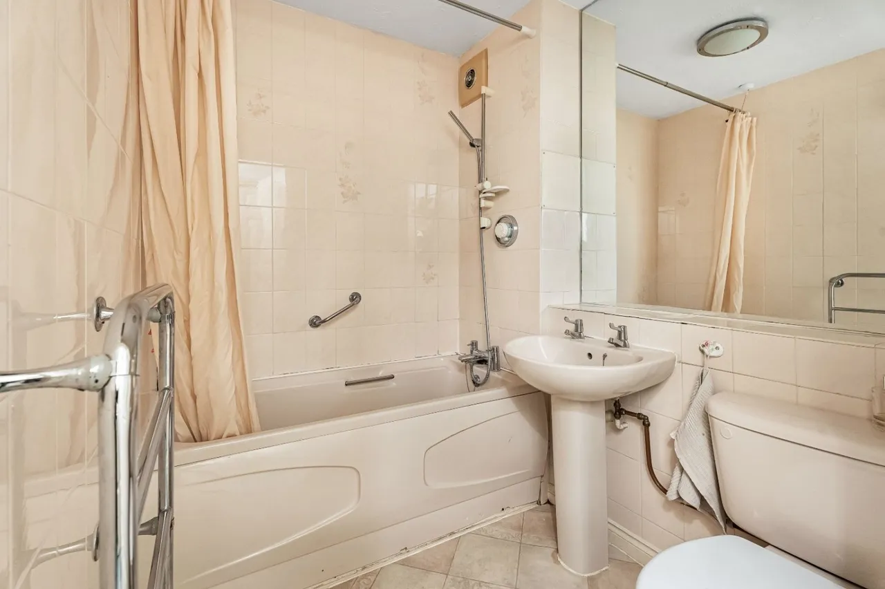 Du Cros Drive, Stanmore, HA7, photo 15