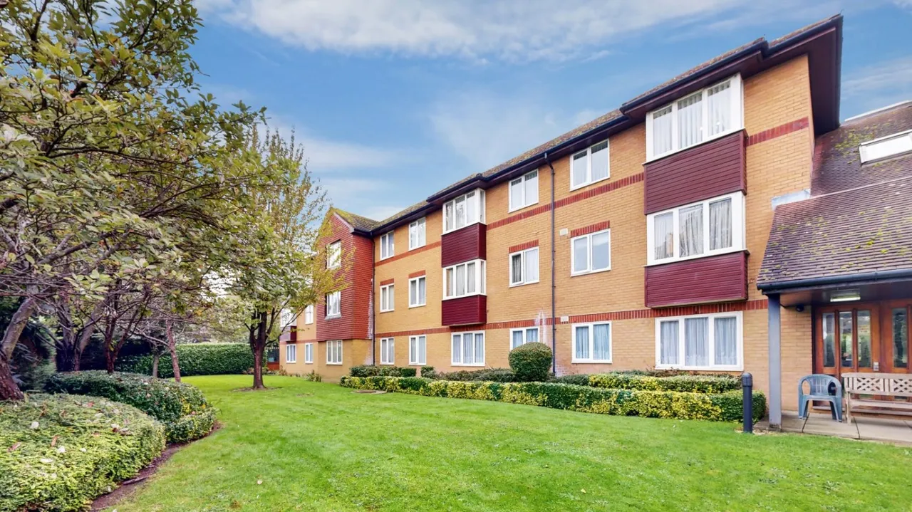 Du Cros Drive, Stanmore, HA7, photo 17