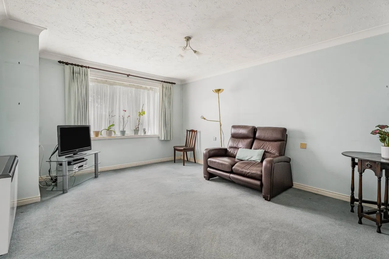 Du Cros Drive, Stanmore, HA7, photo 3