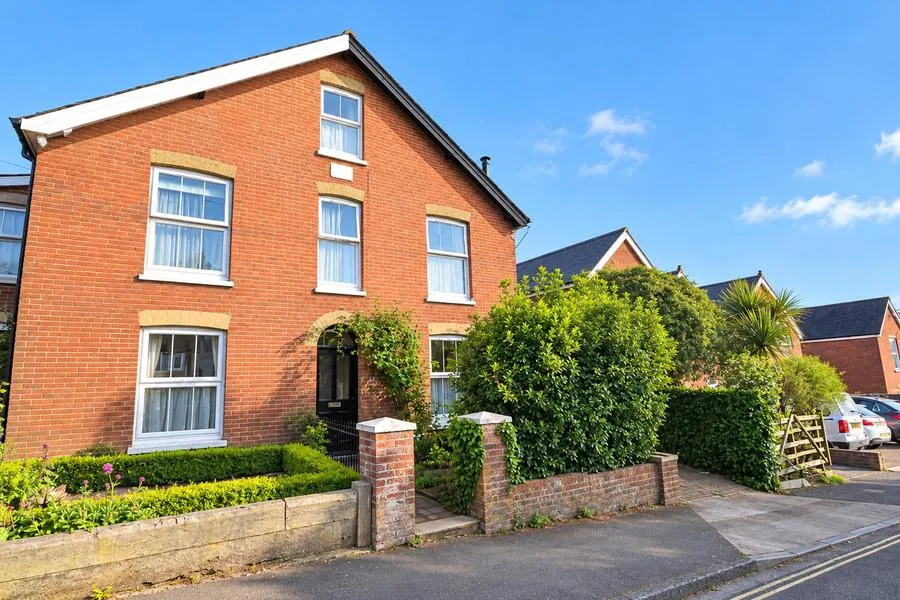 4 bed house to rent, Albert Road, Cowes, PO31