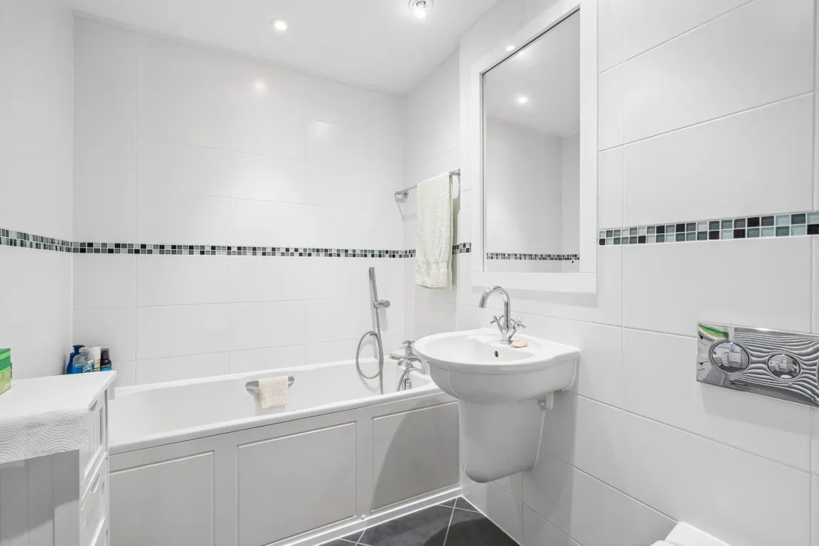 Brookdene Drive, Northwood, HA6, photo 4