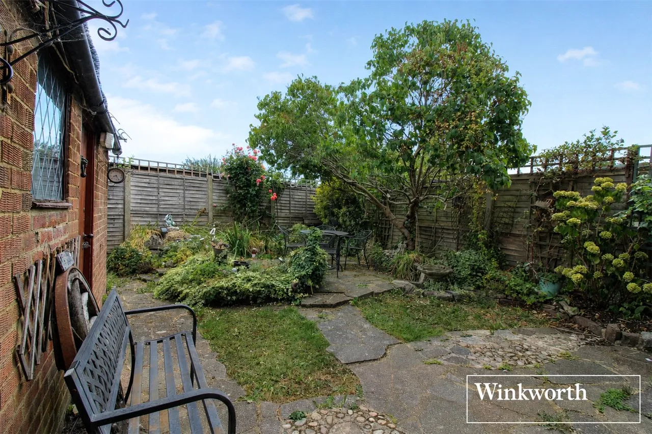 Featherstone Gardens, Borehamwood, Hertfordshire, WD6, photo 12