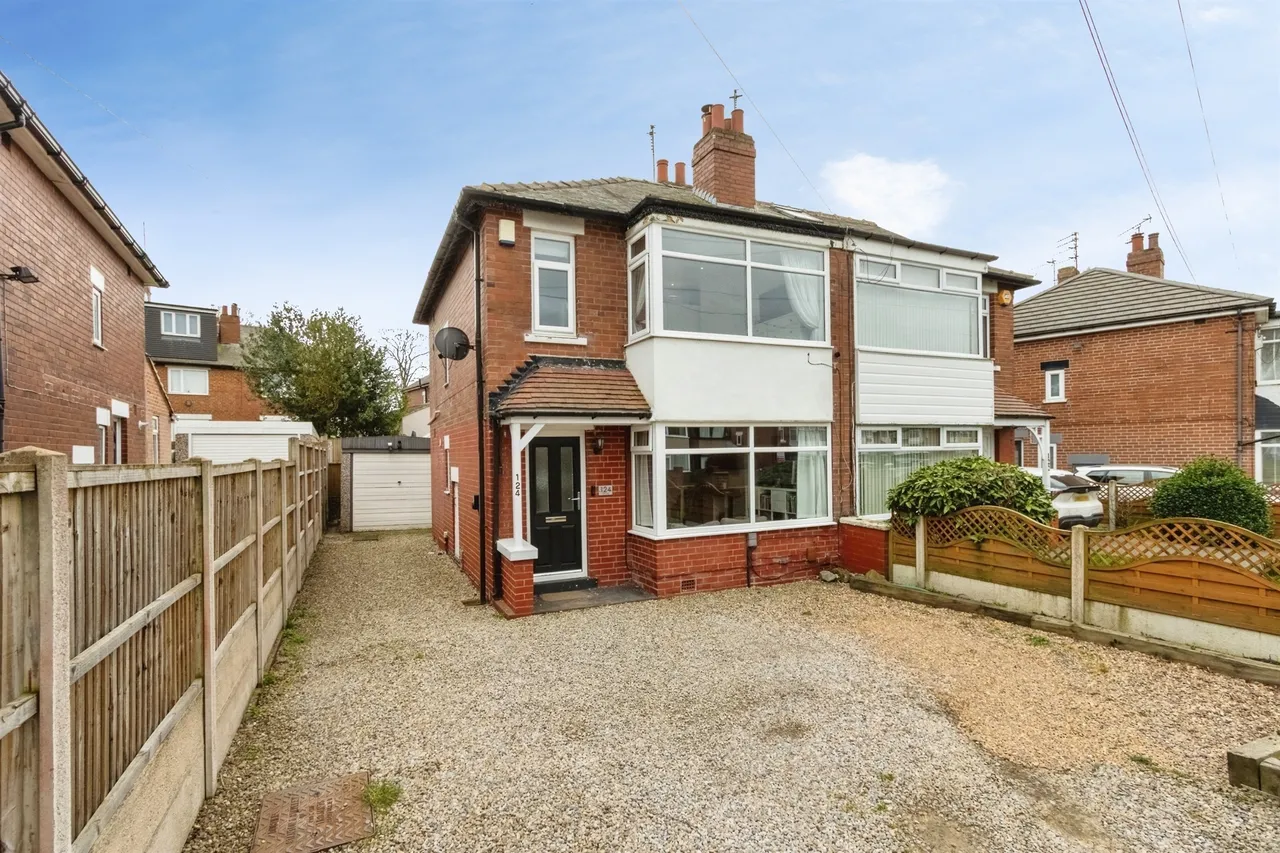 3 bed house for sale, The Oval, Leeds, LS14
