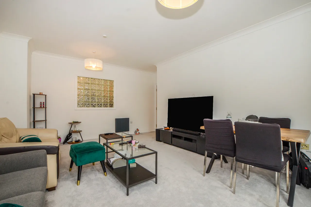 Stonegrove, Edgware Fees Apply, HA8, photo 2