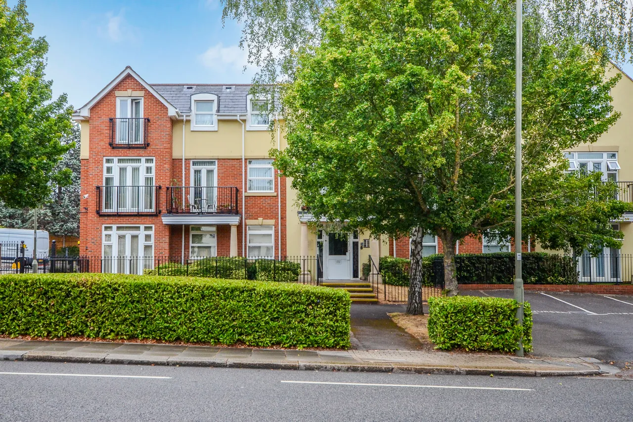 Stonegrove, Edgware Fees Apply, HA8, photo 20