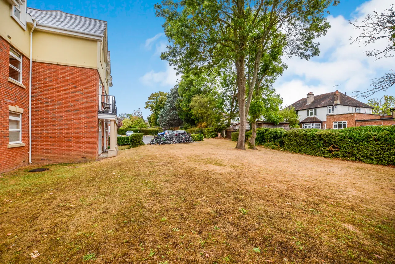 Stonegrove, Edgware Fees Apply, HA8, photo 16