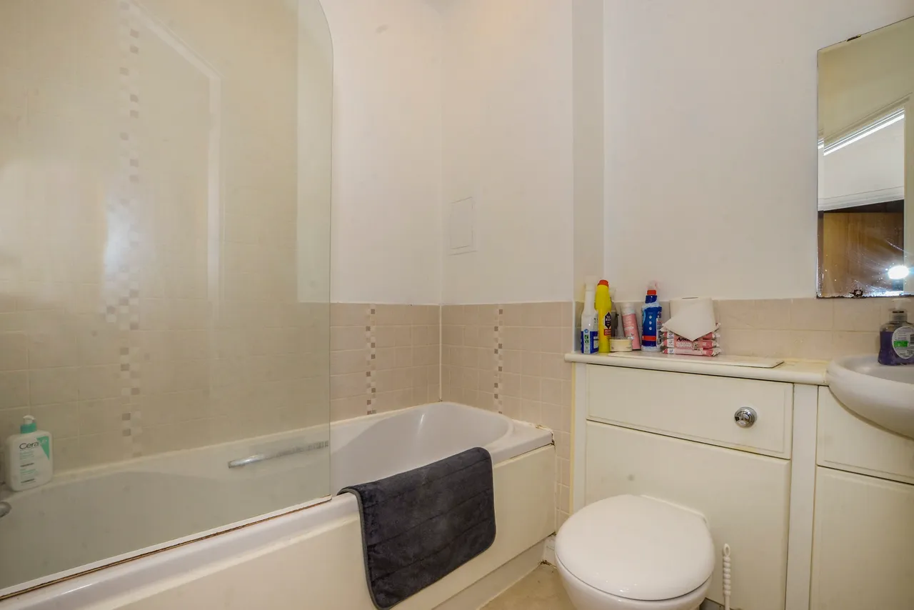 Stonegrove, Edgware Fees Apply, HA8, photo 10