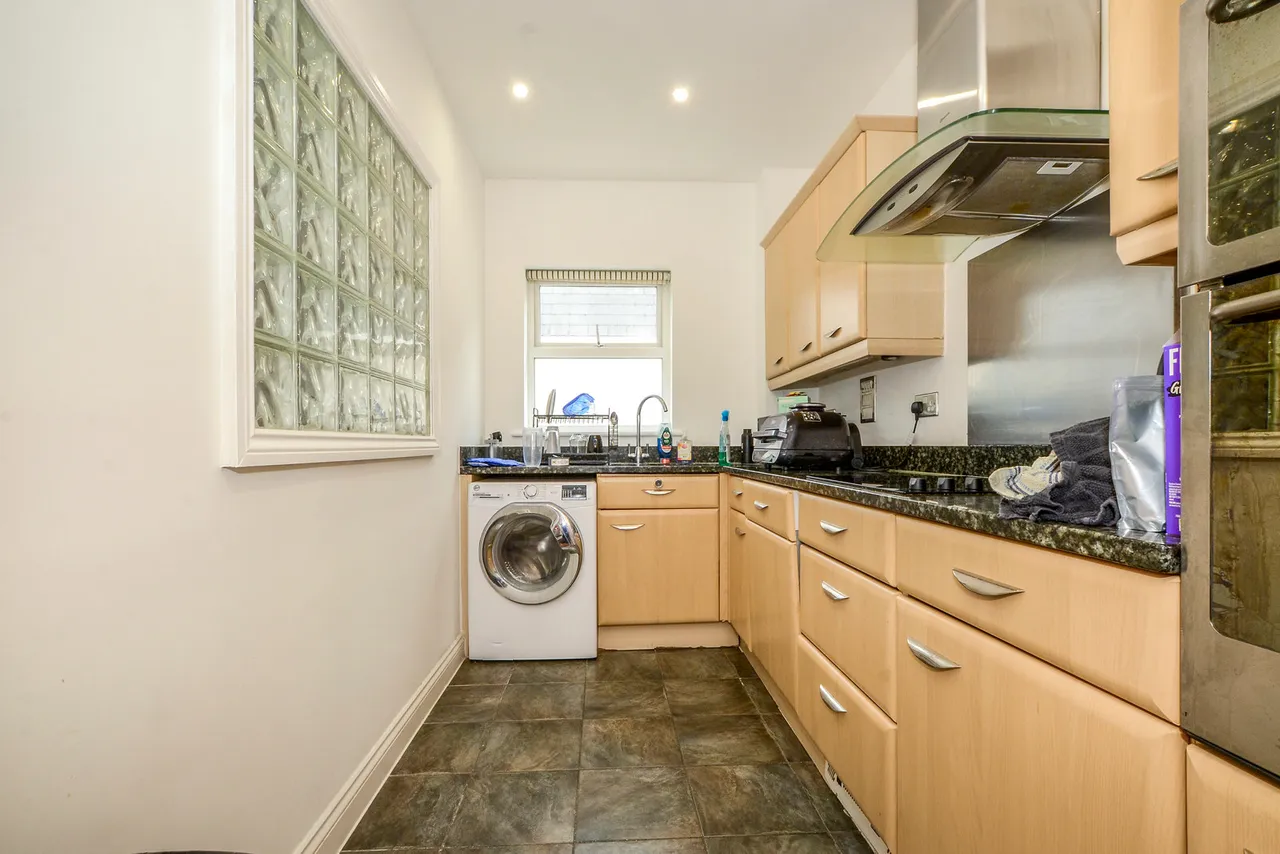 Stonegrove, Edgware Fees Apply, HA8, photo 14