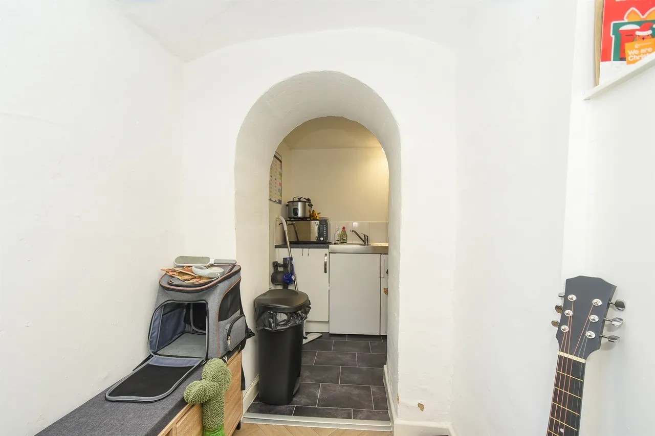 London Road, Calne, photo 4
