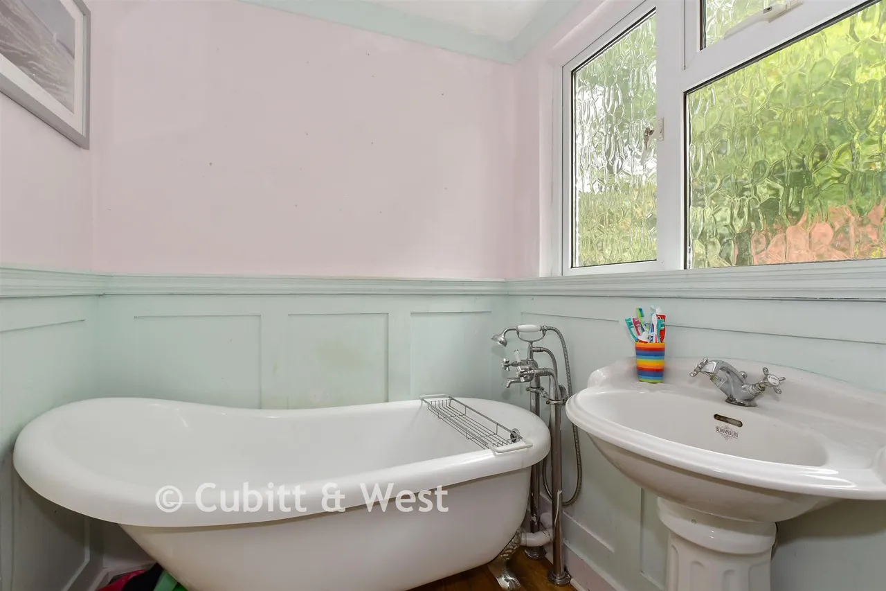Snow Hill, Copthorne, RH10, photo 13