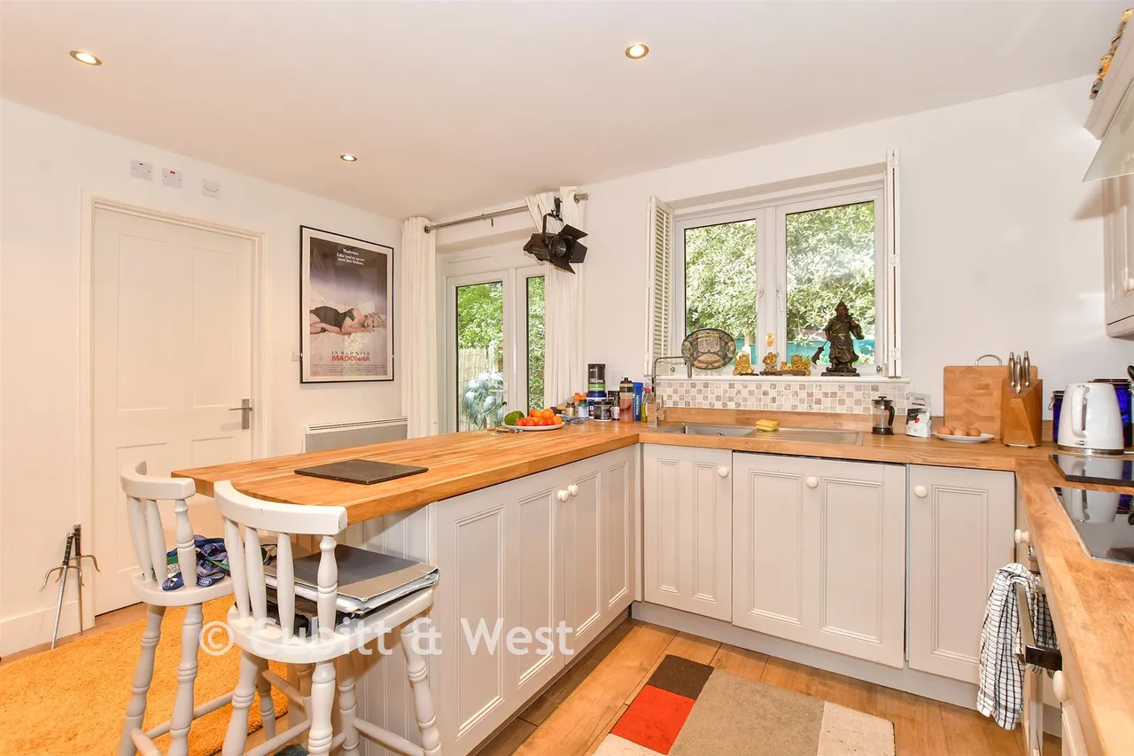 Snow Hill, Copthorne, RH10, photo 15