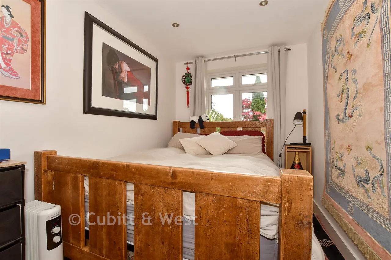 Snow Hill, Copthorne, RH10, photo 17