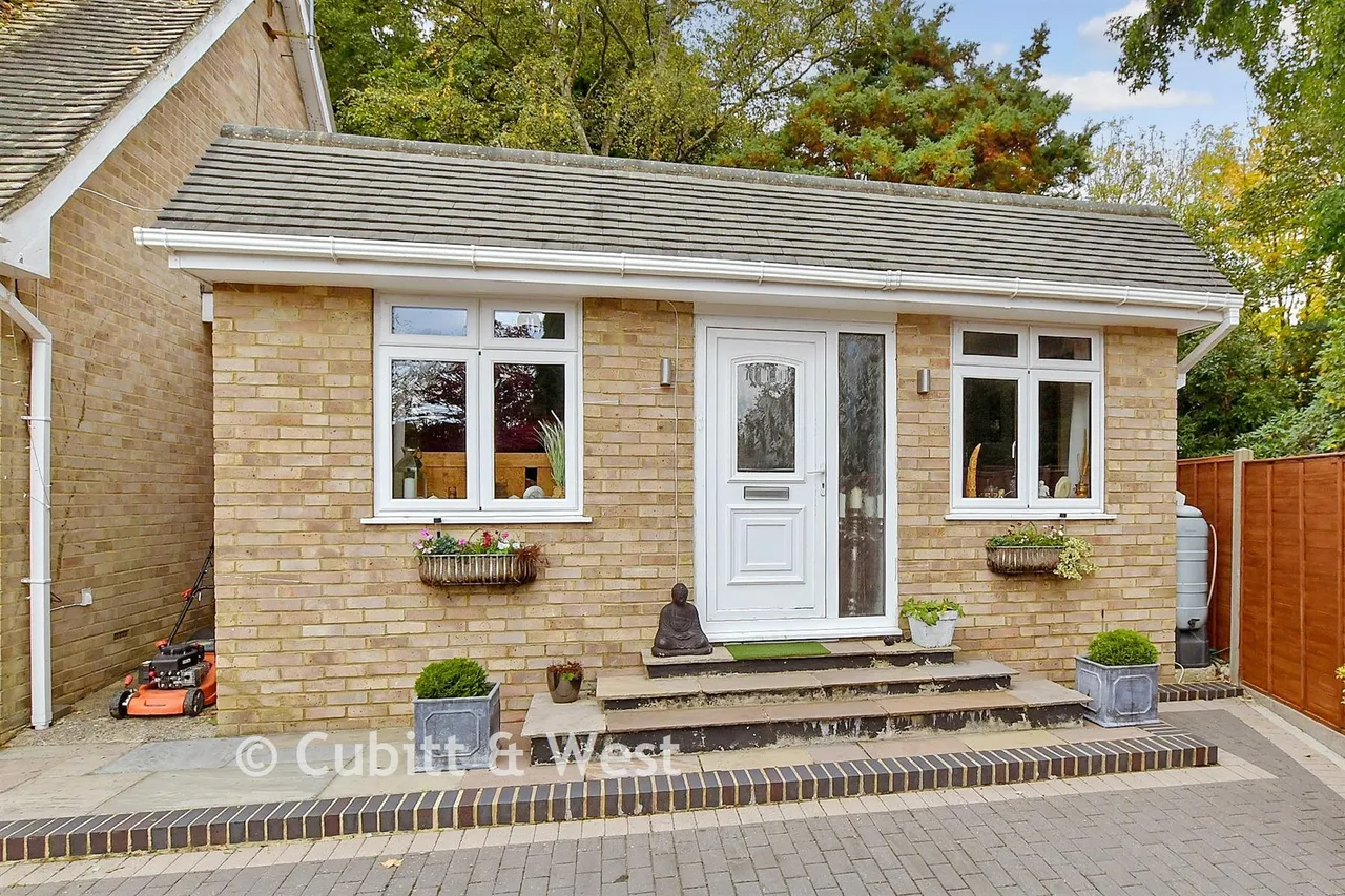 Snow Hill, Copthorne, RH10, photo 14
