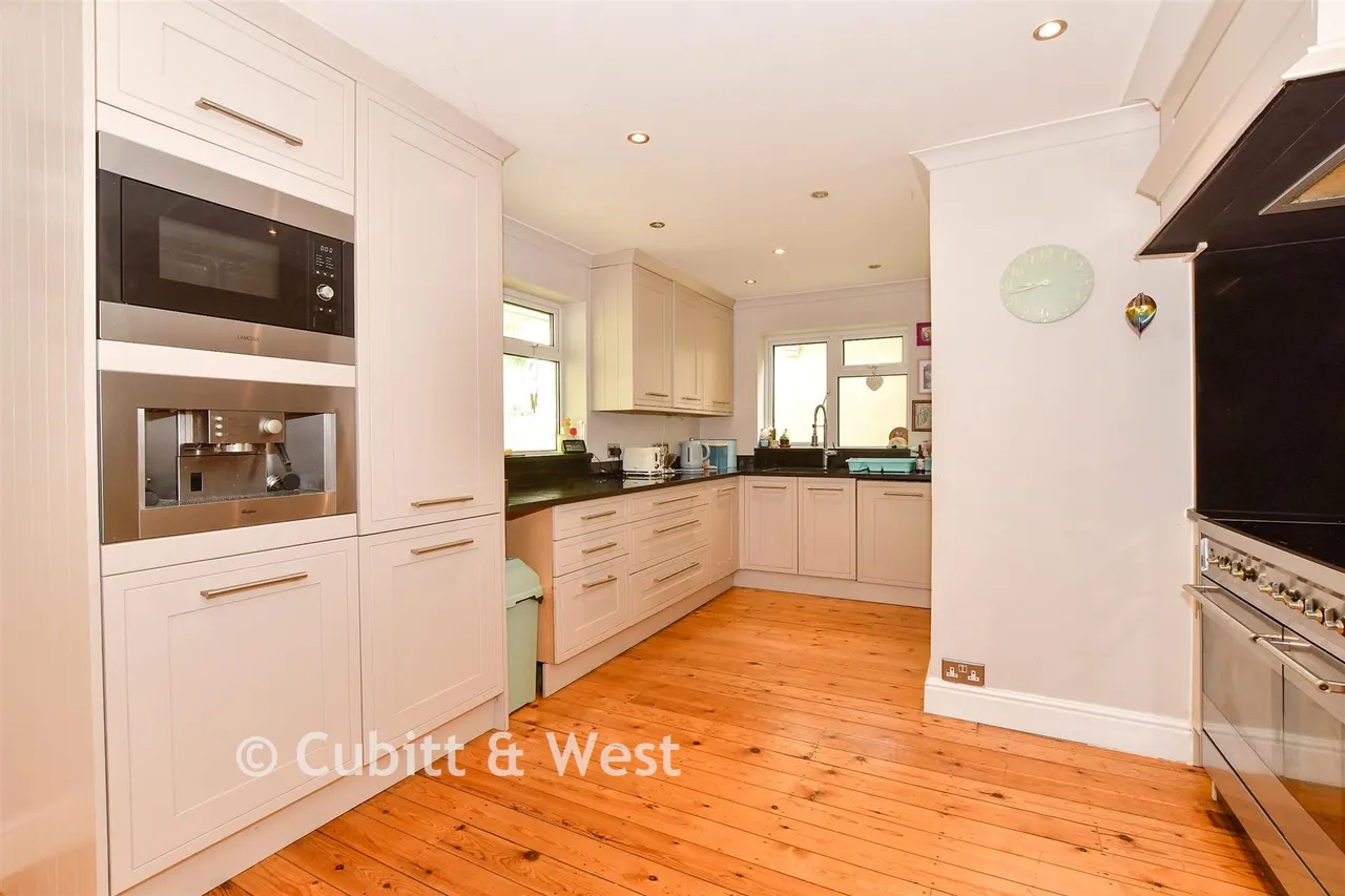 Snow Hill, Copthorne, RH10, photo 3