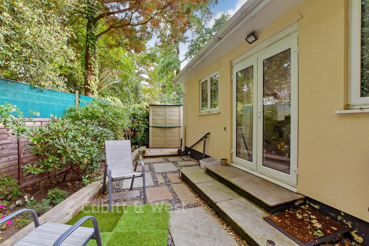 Snow Hill, Copthorne, RH10, photo 21